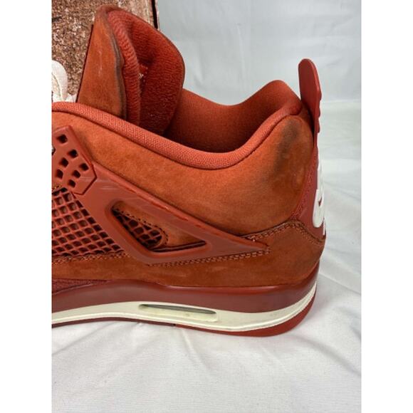 Athletic_Shoes